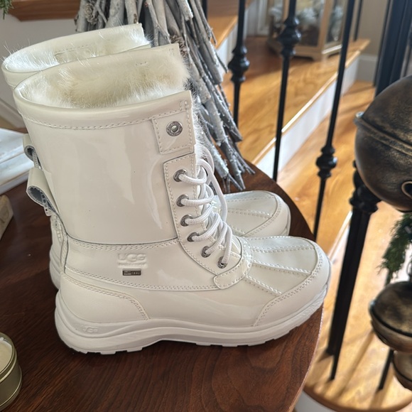 UGG, white lace up waterproof boots - Picture 4 of 5